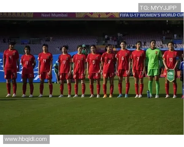 成龙携手多位知名足球球星同框合影引发球迷热议