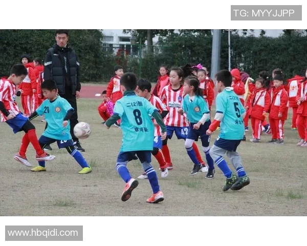 聚焦绿茵巨星全身英姿展现赛场拼搏力量与无限魅力